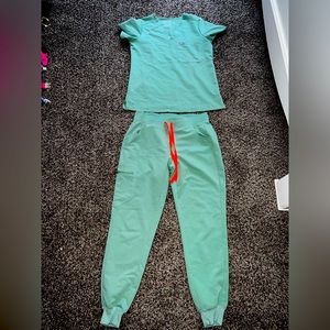 FIGS Zamora Joggers + One Pocket Scrub Top